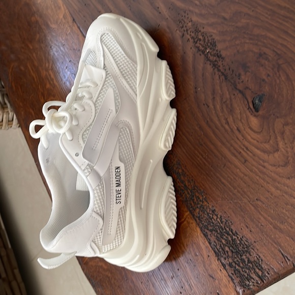 Steve Madden Sneakers New. Worn once - Picture 3 of 4